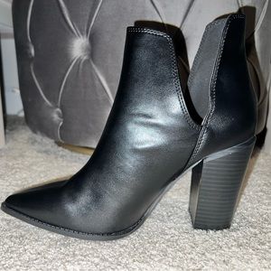 NWT never worn Shop Talulah / Lynden / Qupid bootie